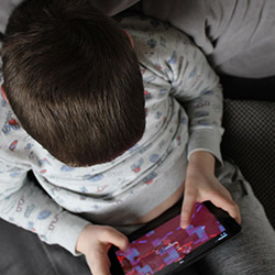 Adescamento Online Bambini - Telefono Azzurro
