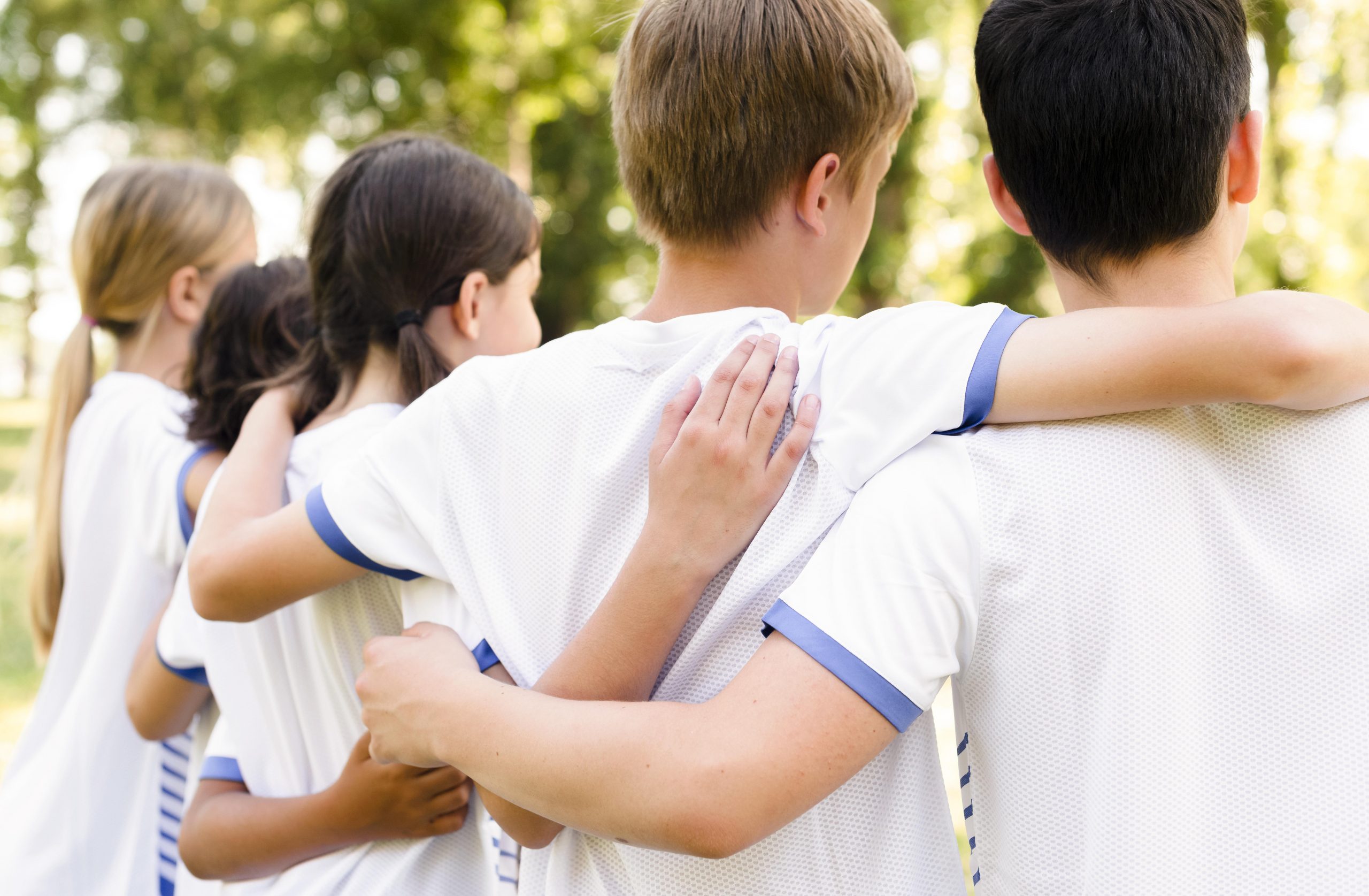 kids-sportswear-holding-each-other